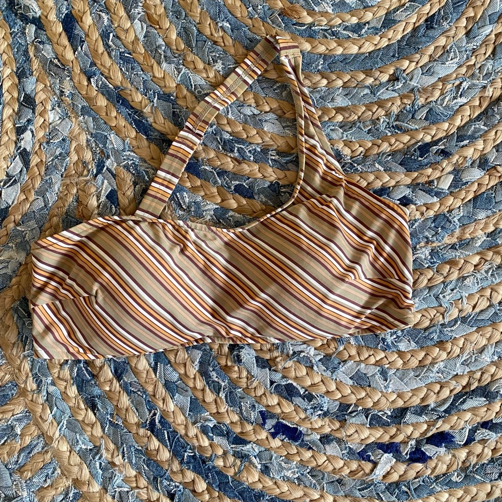 One shoulder bikini top.